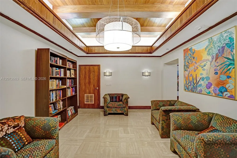 20281 E Country Club Dr #404 Aventura, FL 33180