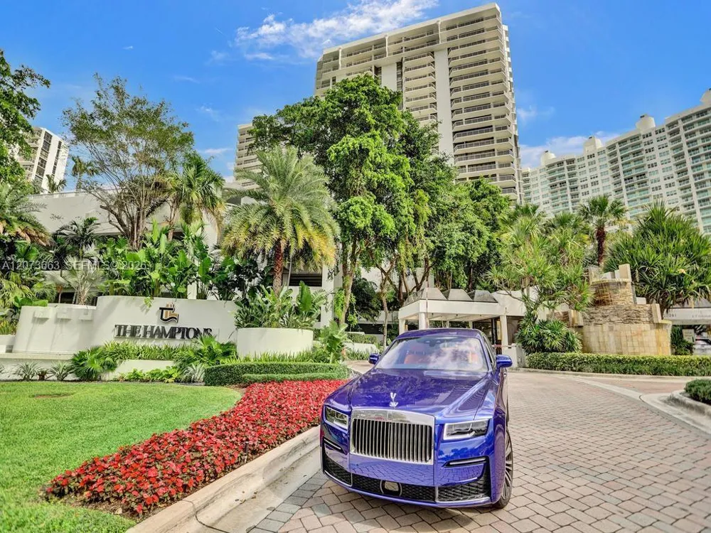 20281 E Country Club Dr #404 Aventura, FL 33180