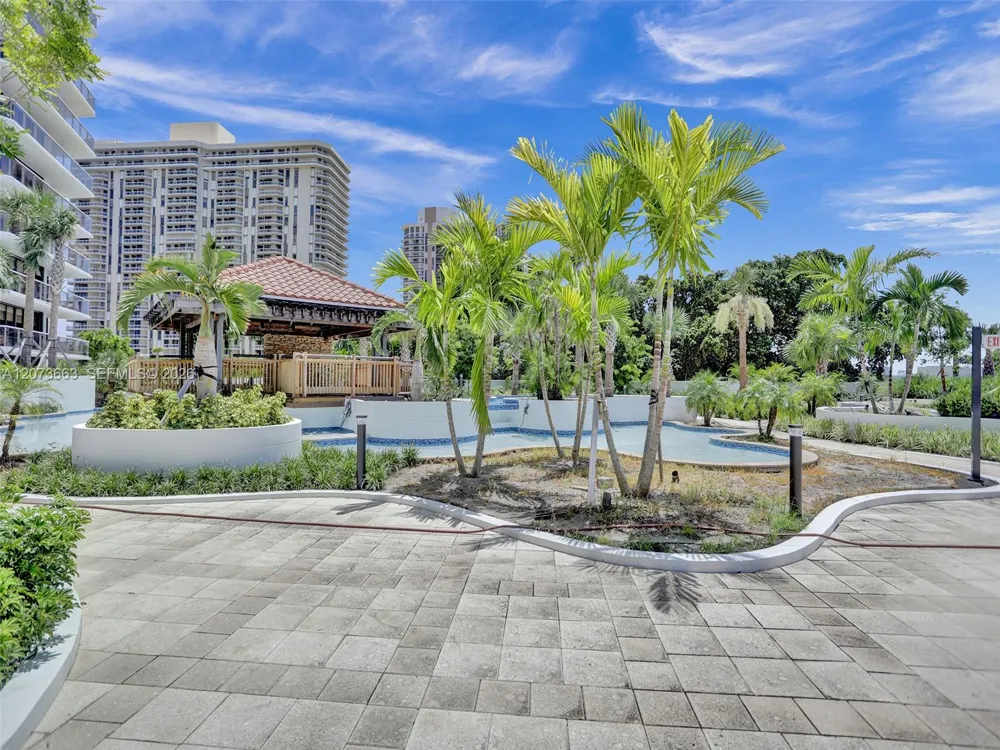 20281 E Country Club Dr #404 Aventura, FL 33180