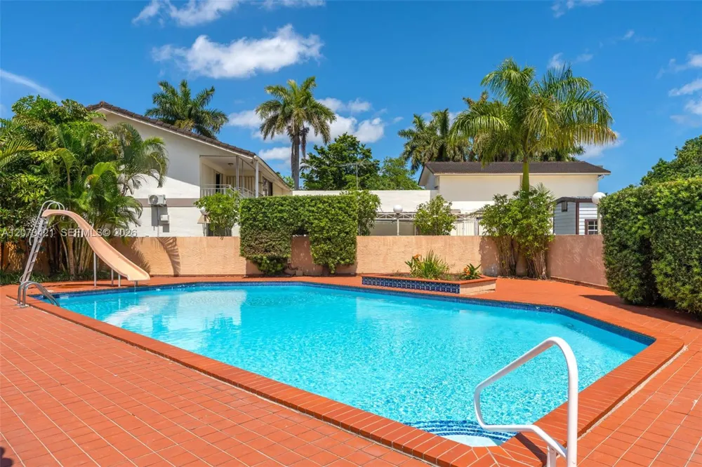 8390 SW 2nd St Miami, FL 33144