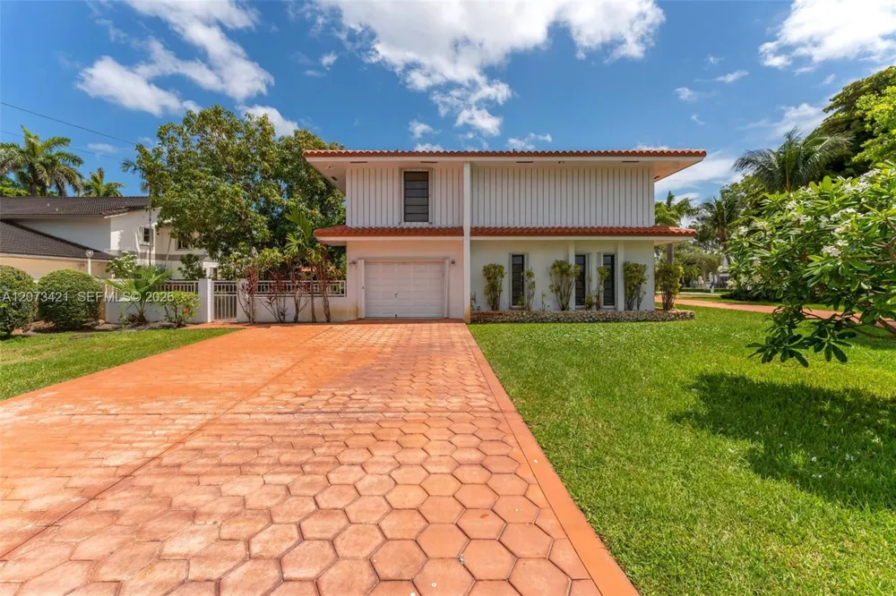 8390 SW 2nd St Miami, FL 33144