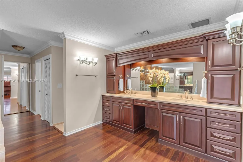 8390 SW 2nd St Miami, FL 33144
