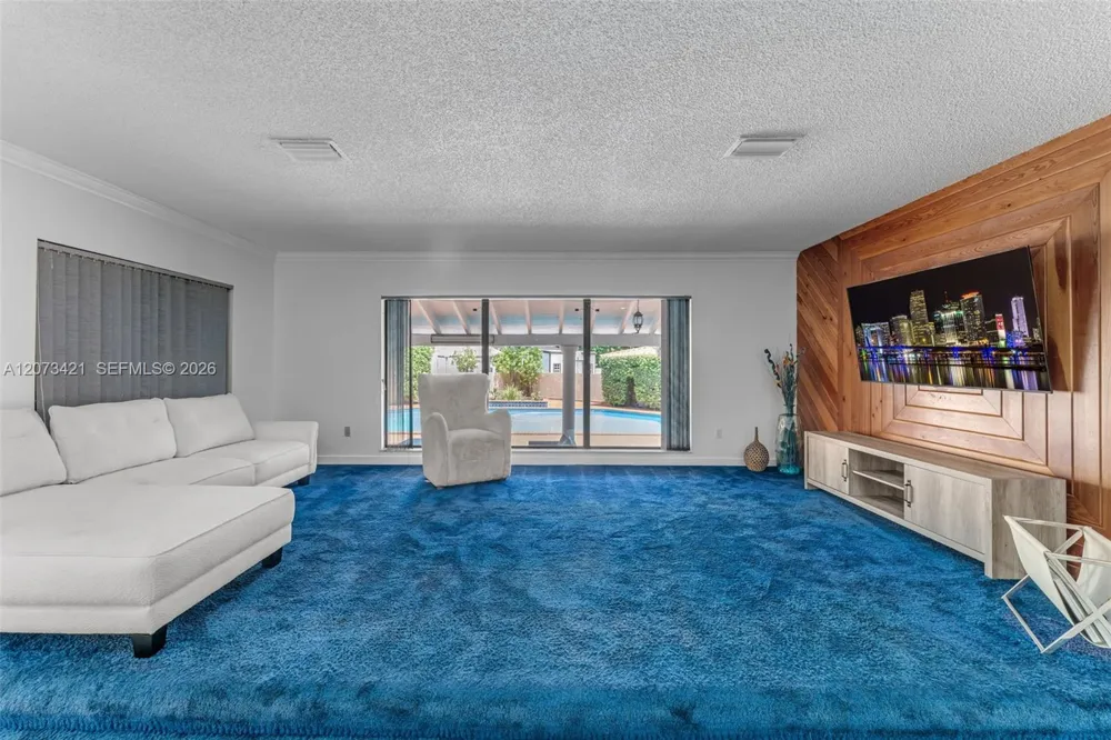 8390 SW 2nd St Miami, FL 33144