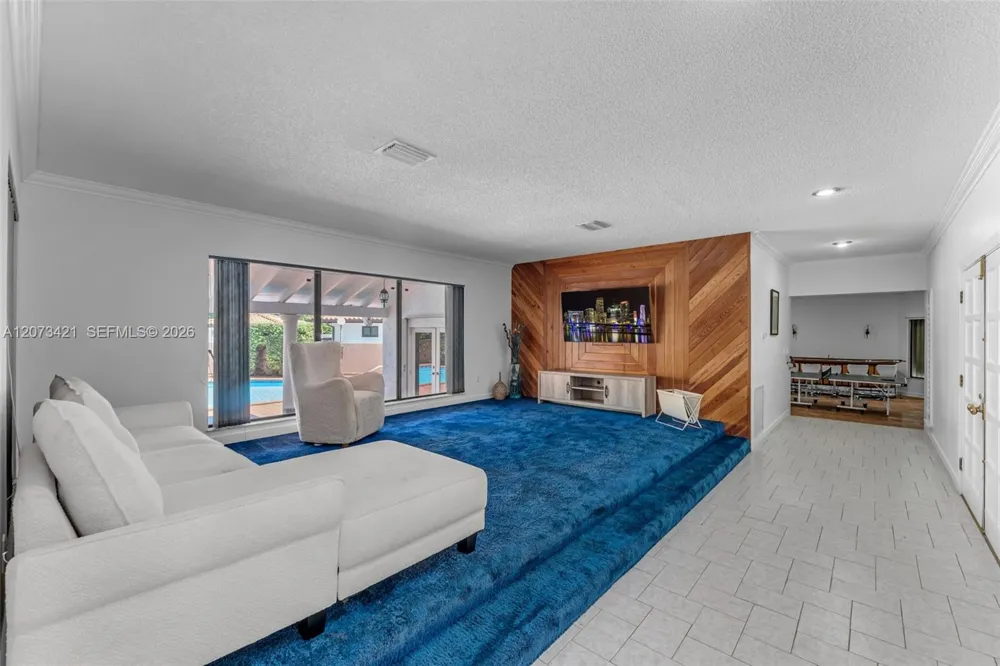 8390 SW 2nd St Miami, FL 33144