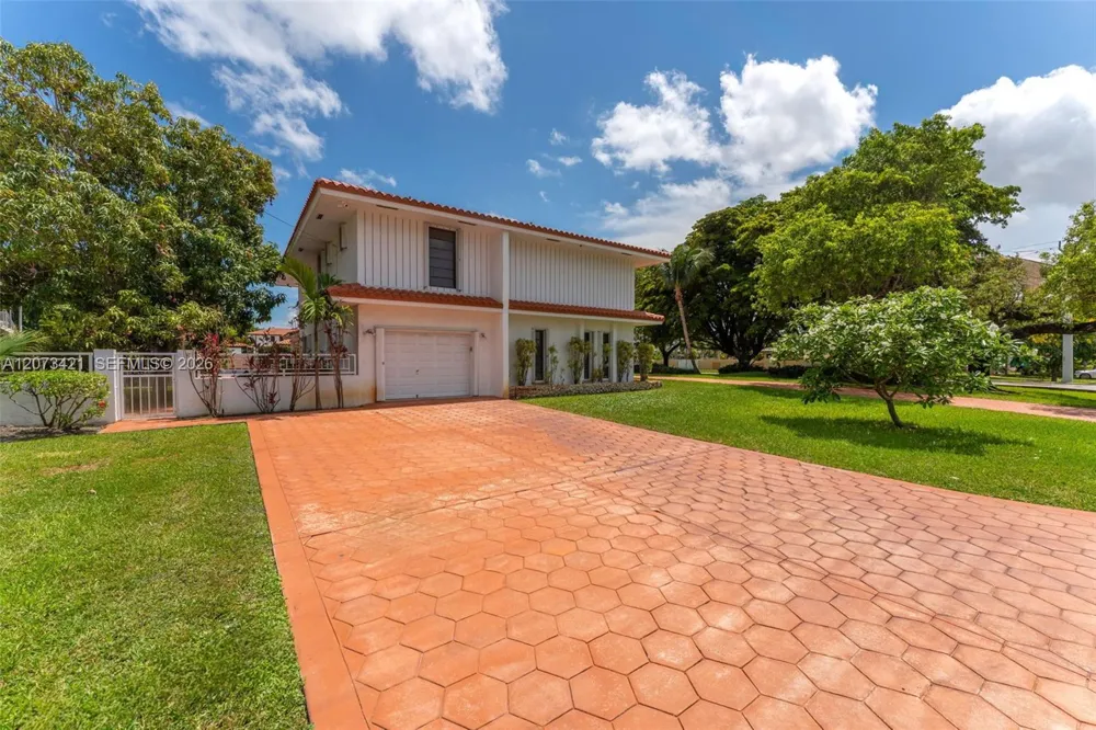 8390 SW 2nd St Miami, FL 33144