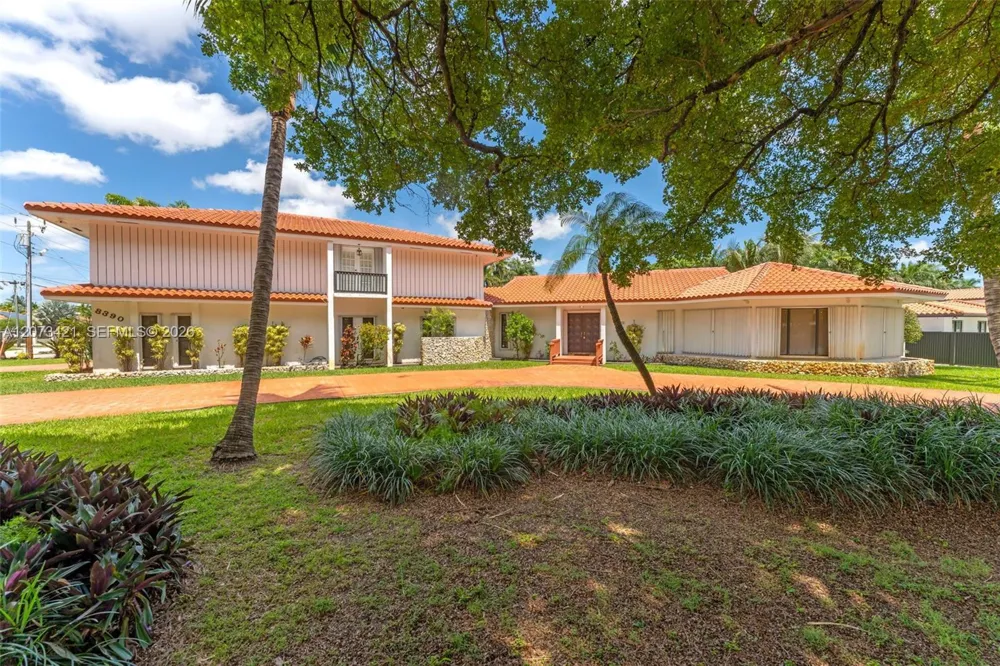 8390 SW 2nd St Miami, FL 33144
