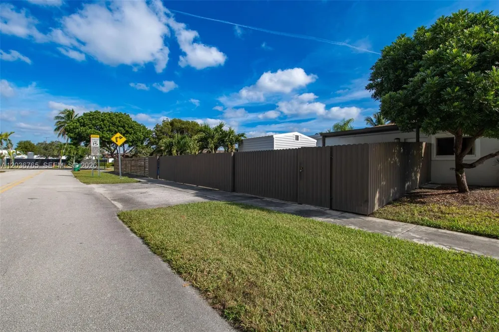 10431 SW 93rd St Miami, FL 33176