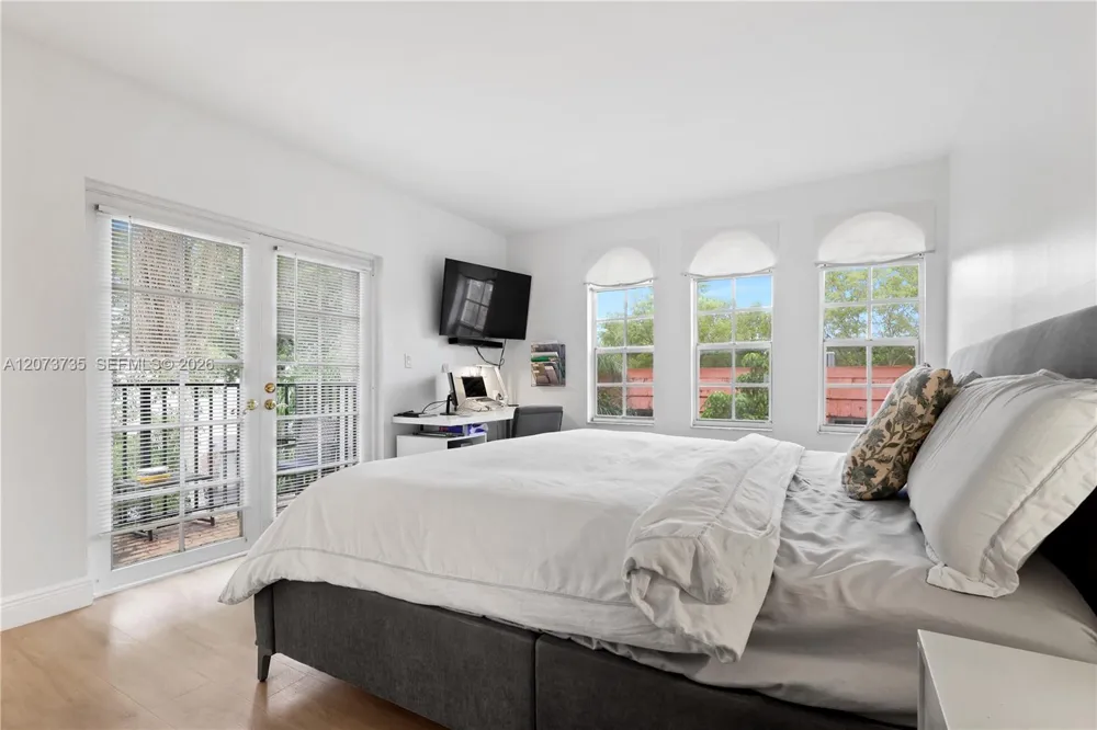 323 Navarre Ave #301 Coral Gables, FL 33134