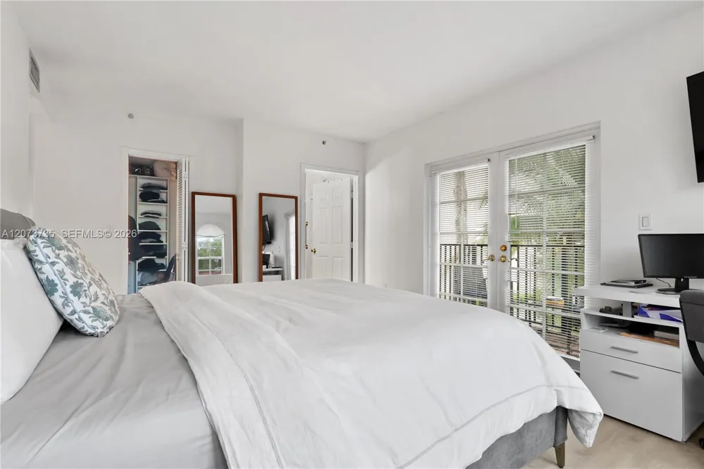 323 Navarre Ave #301 Coral Gables, FL 33134