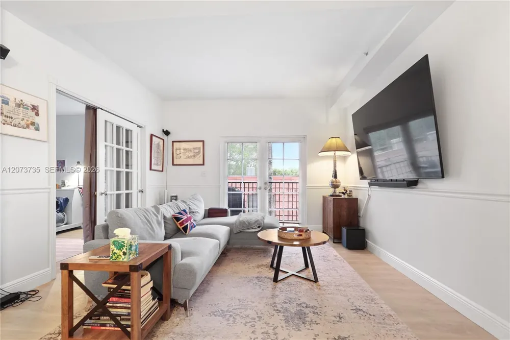 323 Navarre Ave #301 Coral Gables, FL 33134