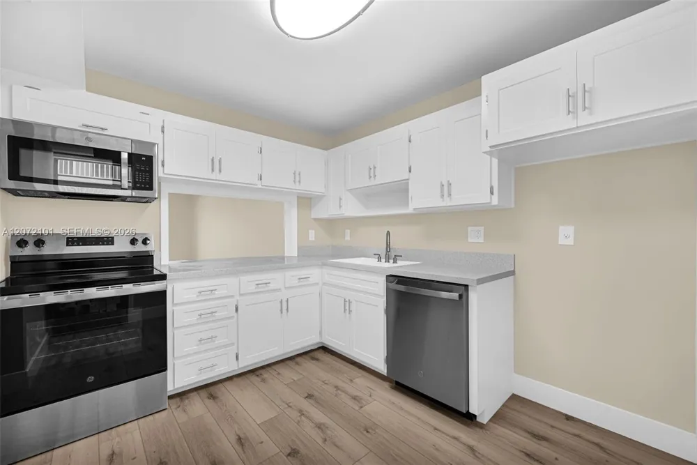 215 SE 3rd Ave #206B Hallandale Beach, FL 33009