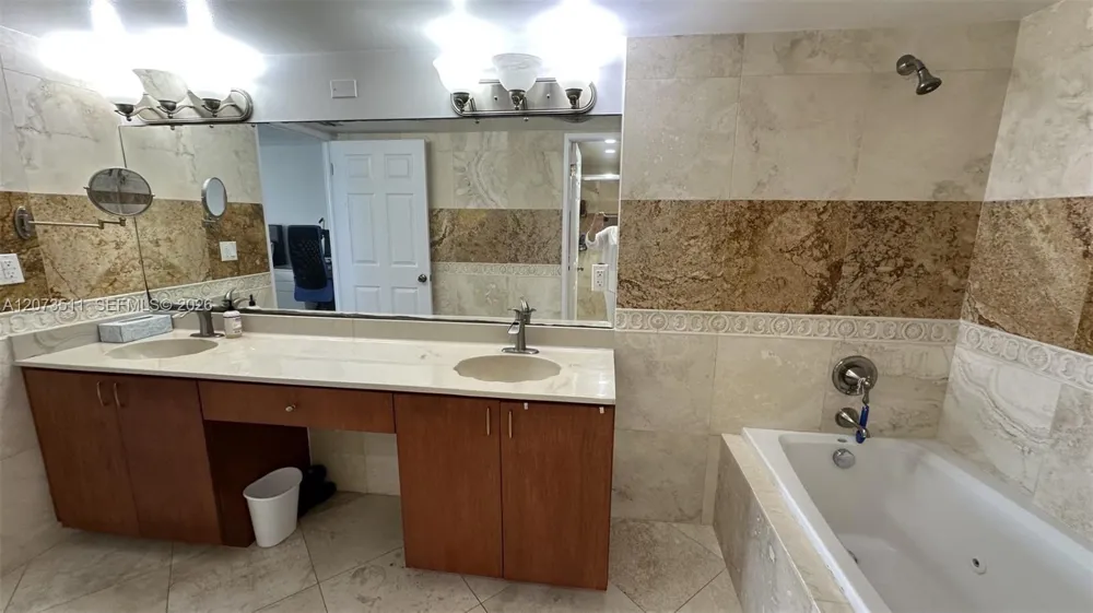 210 174th St #1119 Sunny Isles Beach, FL 33160