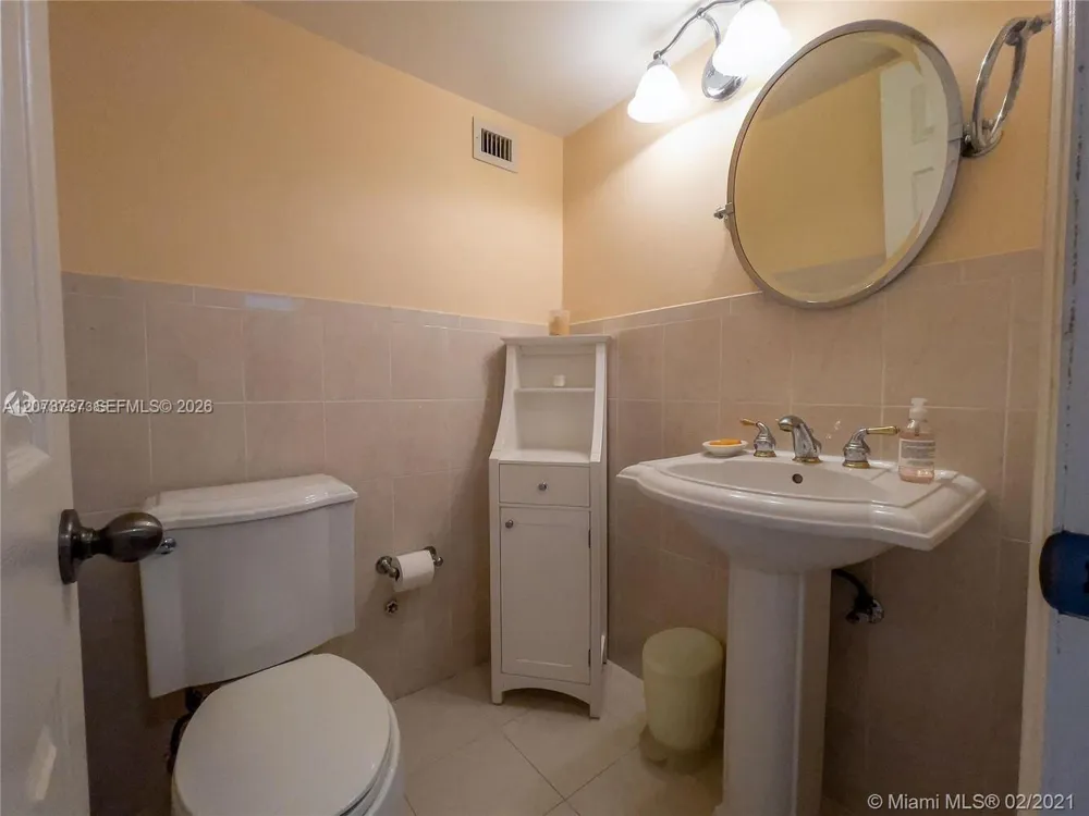 8233 Harding Ave #204 Miami Beach, FL 33141