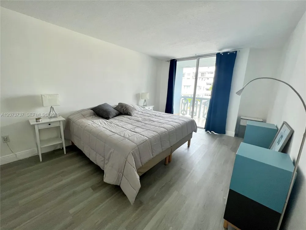 8233 Harding Ave #204 Miami Beach, FL 33141