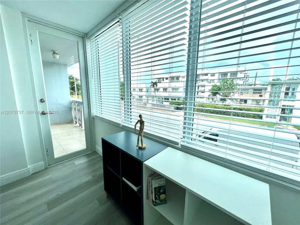 8233 Harding Ave #204 Miami Beach, FL 33141