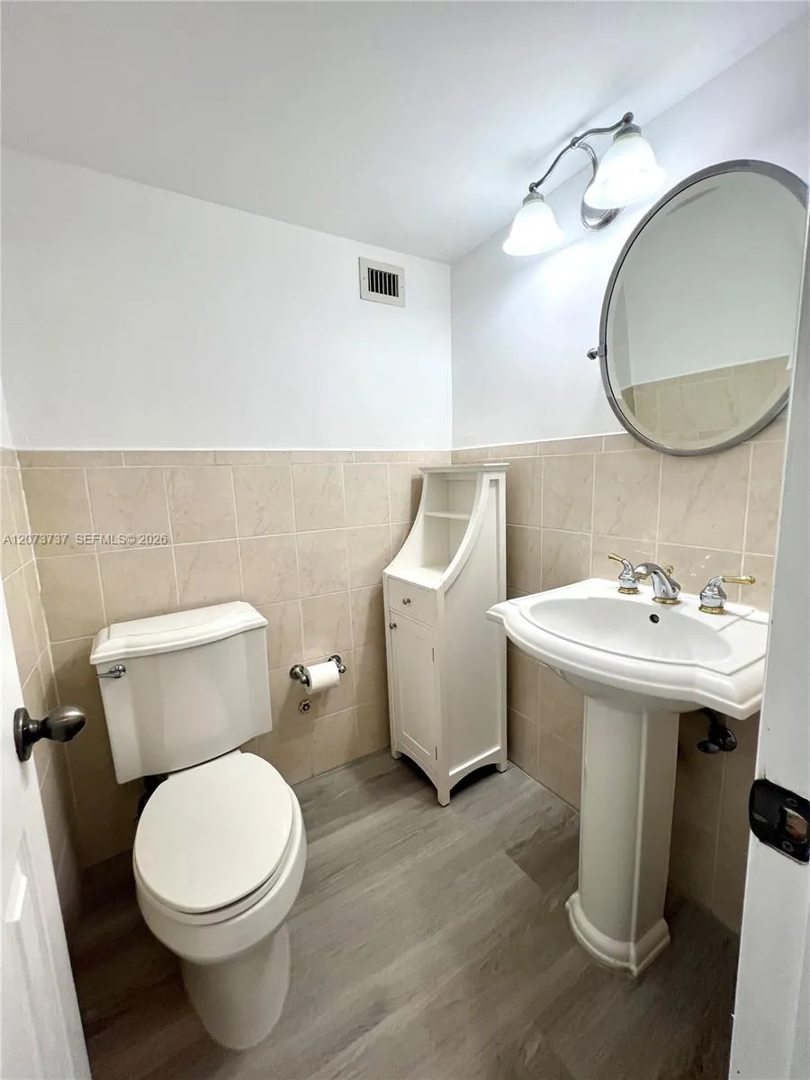 8233 Harding Ave #204 Miami Beach, FL 33141