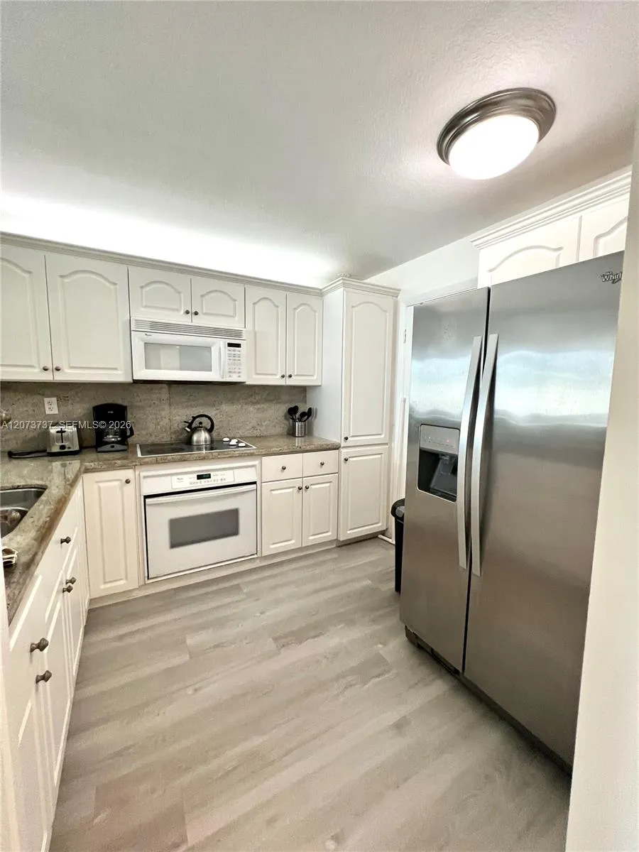 8233 Harding Ave #204 Miami Beach, FL 33141