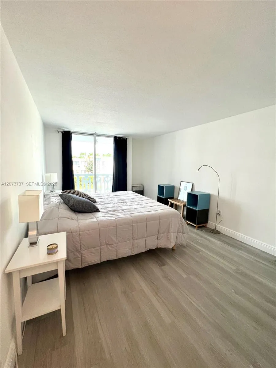 8233 Harding Ave #204 Miami Beach, FL 33141
