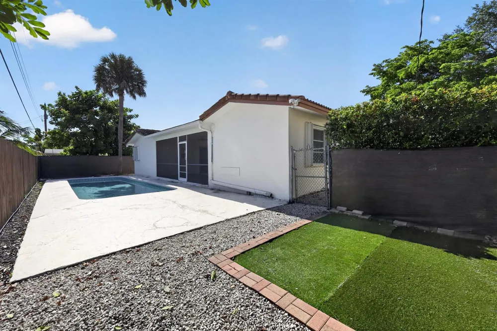 7823 NW 40TH STREET Coral Springs, FL 33065