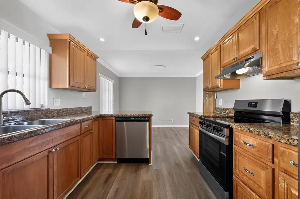 7823 NW 40TH STREET Coral Springs, FL 33065
