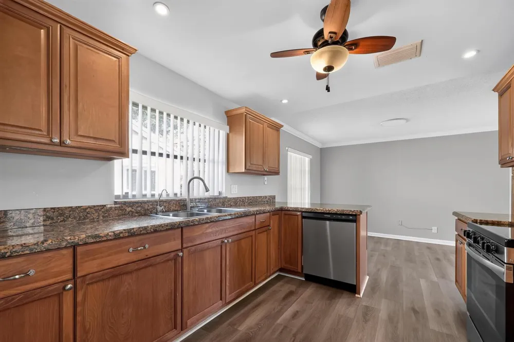 7823 NW 40TH STREET Coral Springs, FL 33065