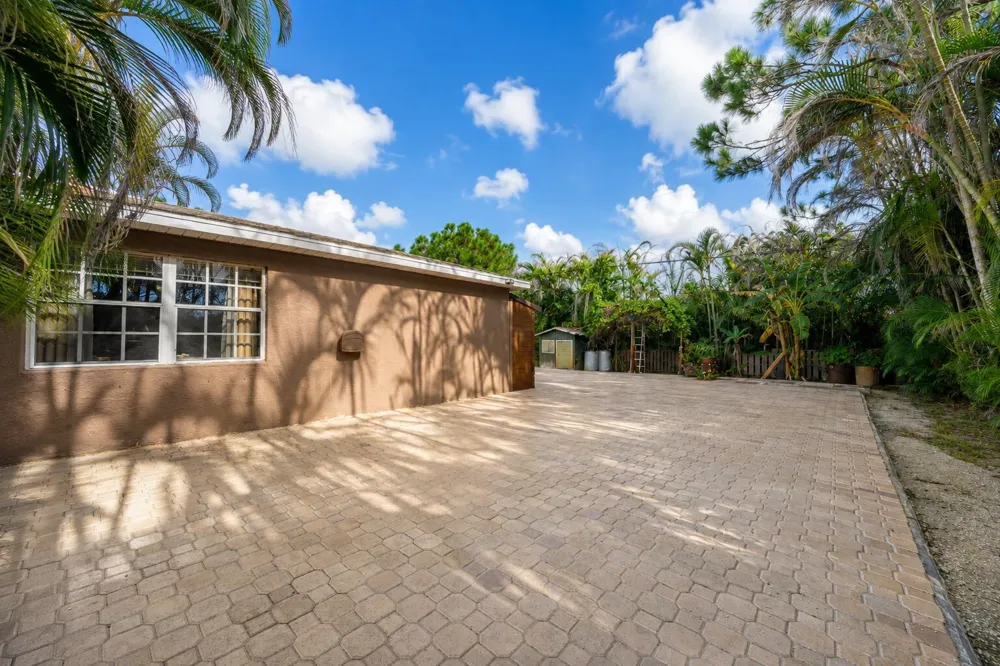 397 SW RAY AVENUE Port St. Lucie, FL 34983
