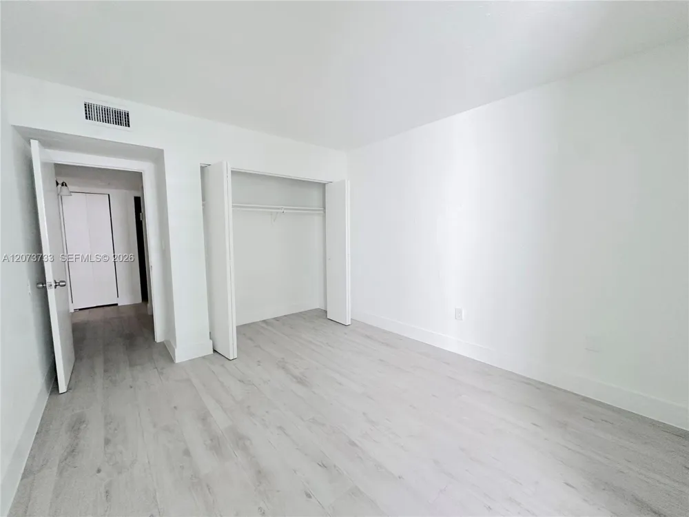 6890 Kendall Dr #B204 Pinecrest, FL 33156