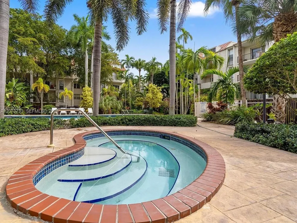 6890 Kendall Dr #B204 Pinecrest, FL 33156