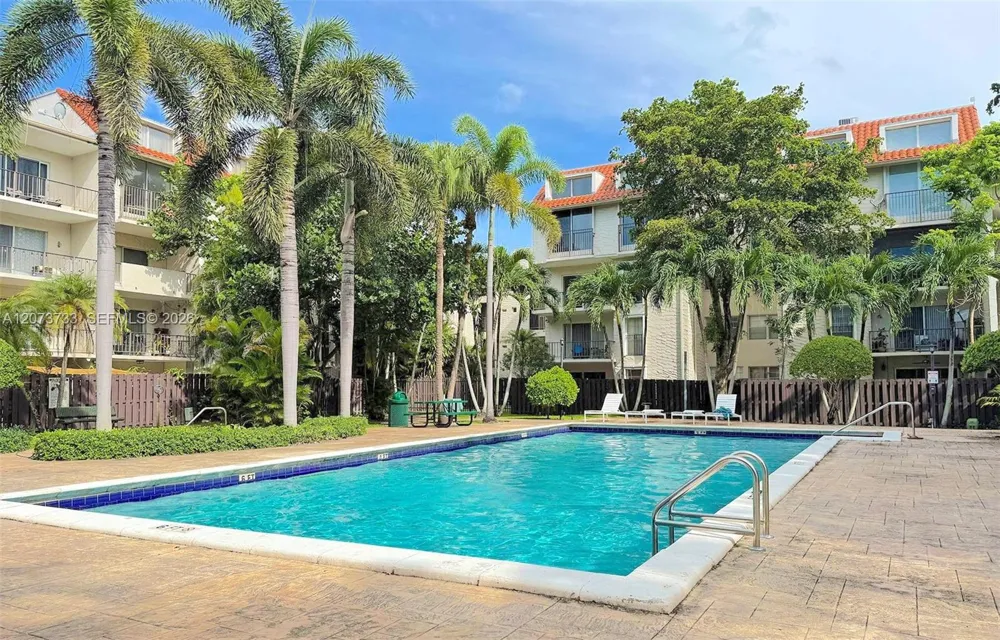 6890 Kendall Dr #B204 Pinecrest, FL 33156