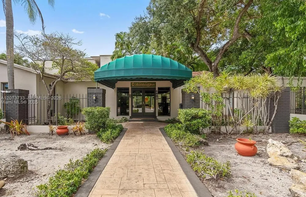 6890 Kendall Dr #B204 Pinecrest, FL 33156