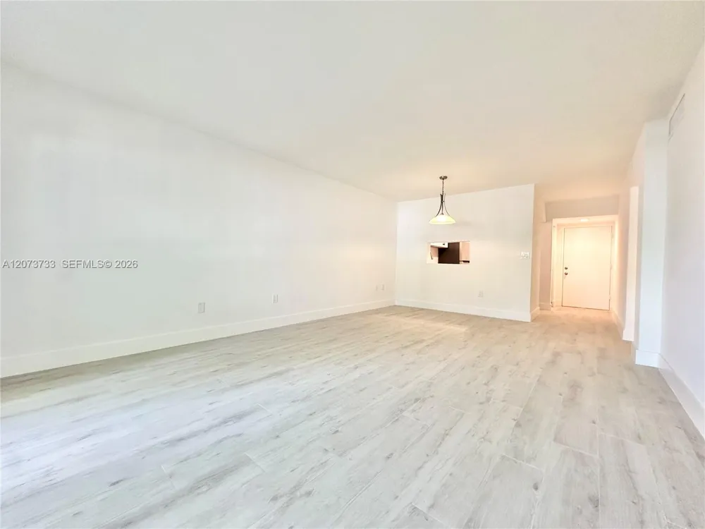 6890 Kendall Dr #B204 Pinecrest, FL 33156