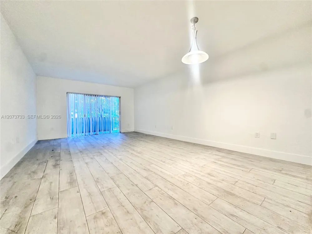 6890 Kendall Dr #B204 Pinecrest, FL 33156