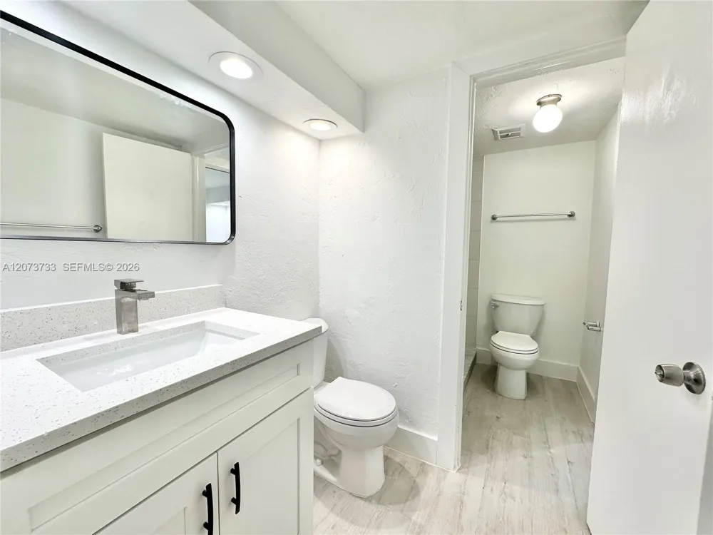 6890 Kendall Dr #B204 Pinecrest, FL 33156