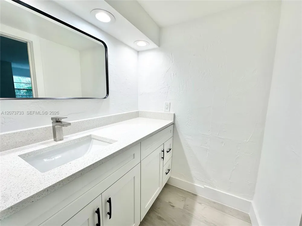 6890 Kendall Dr #B204 Pinecrest, FL 33156