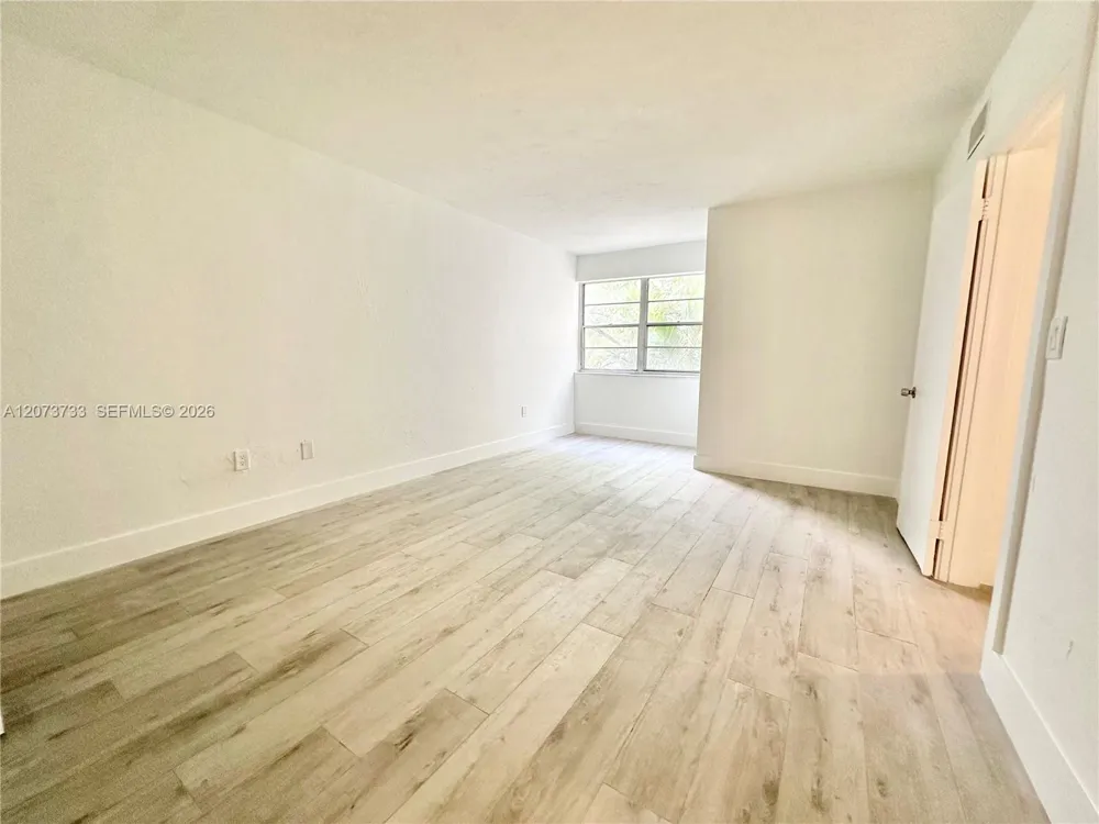 6890 Kendall Dr #B204 Pinecrest, FL 33156