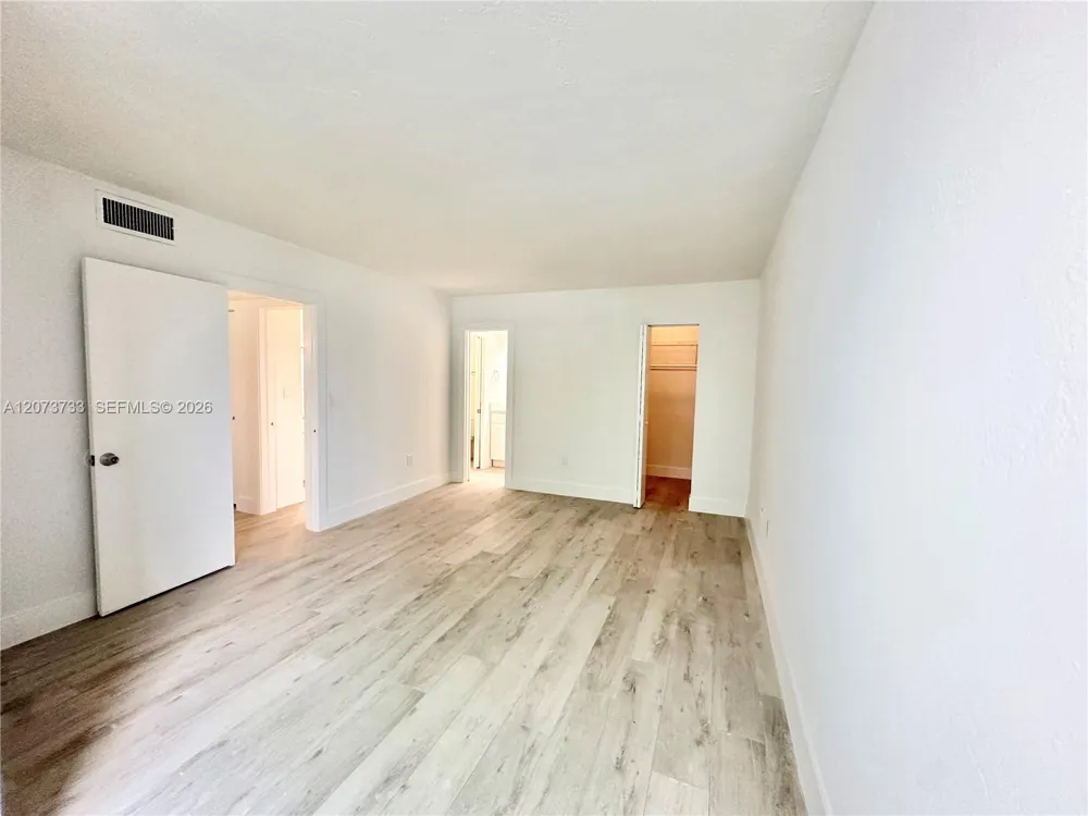 6890 Kendall Dr #B204 Pinecrest, FL 33156