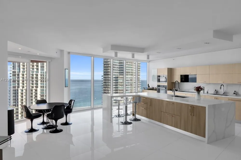 300 S Pointe Dr #3105 Miami Beach, FL 33139