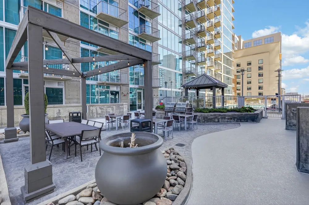 301 Demonbreun St #808 Nashville, TN 37201