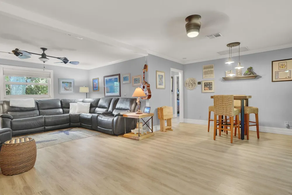 10015 Daisy Avenue Palm Beach Gardens, FL 33410