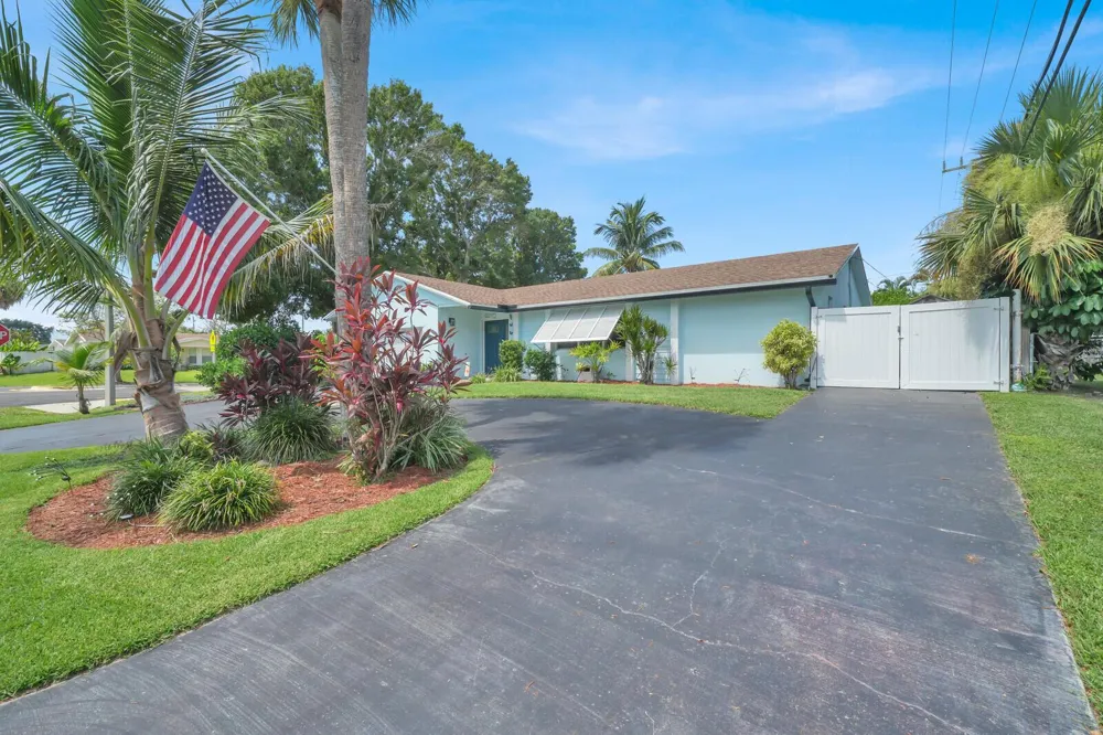10015 Daisy Avenue Palm Beach Gardens, FL 33410