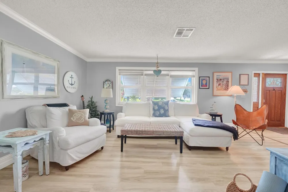 10015 Daisy Avenue Palm Beach Gardens, FL 33410