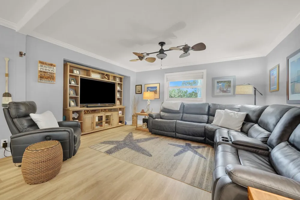 10015 Daisy Avenue Palm Beach Gardens, FL 33410
