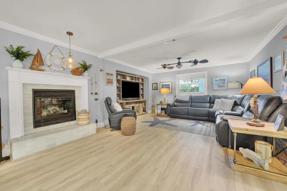 10015 Daisy Avenue Palm Beach Gardens, FL 33410