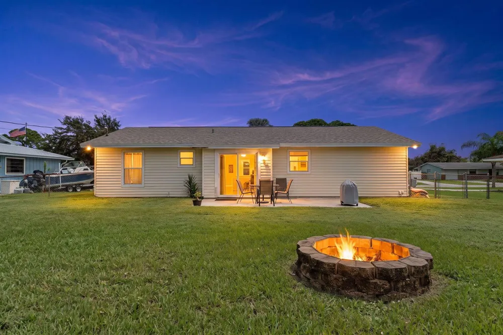 1154 SE Preston Lane Port St. Lucie, FL 34983