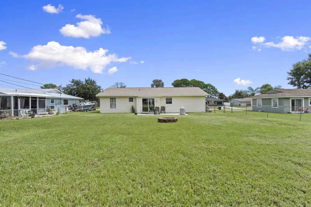1154 SE Preston Lane Port St. Lucie, FL 34983