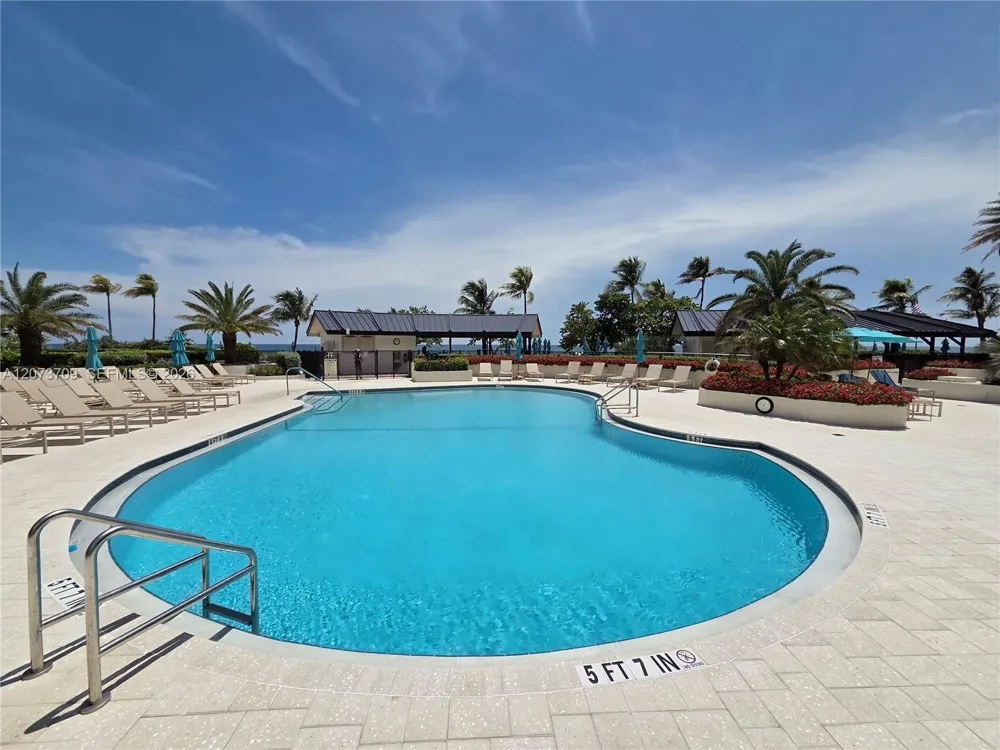 4900 Ocean Blvd #912 Lauderdale By The Sea, FL 33308