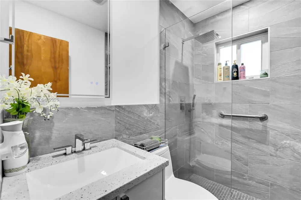 980 W 43rd Pl Hialeah, FL 33012