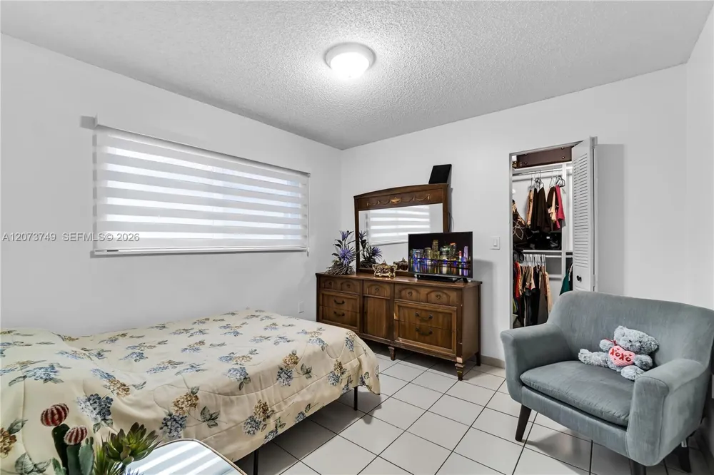 980 W 43rd Pl Hialeah, FL 33012