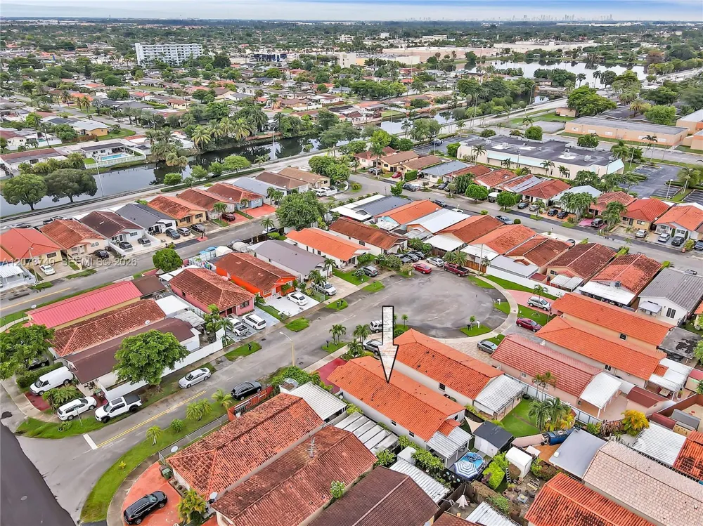 980 W 43rd Pl Hialeah, FL 33012