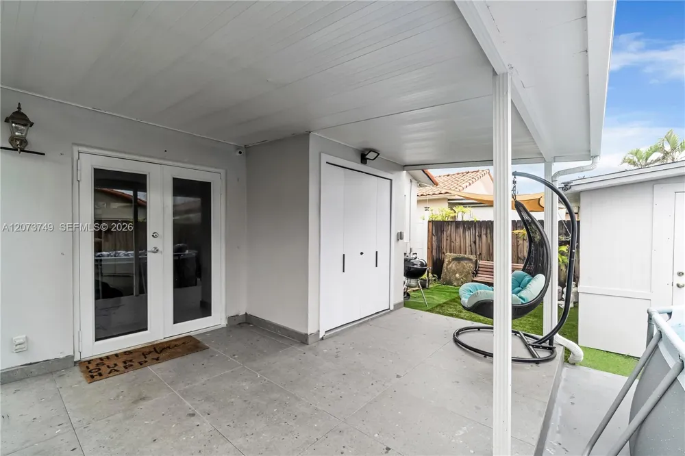 980 W 43rd Pl Hialeah, FL 33012